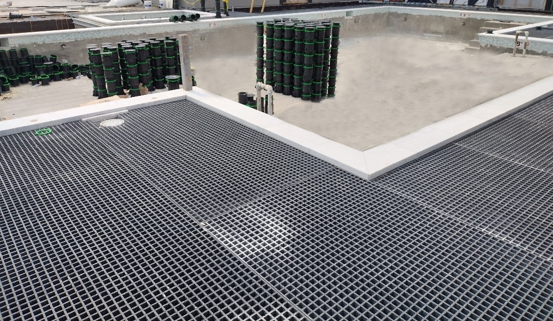 Strong, Durable Fiberglass Gratings Makes roof deck paver system safer